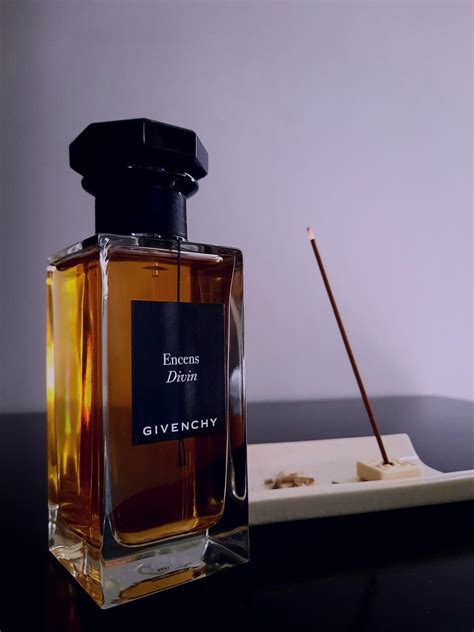 Encens Divin Givenchy for women and men.